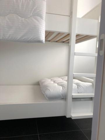 Bloc 79/ Three Apartment